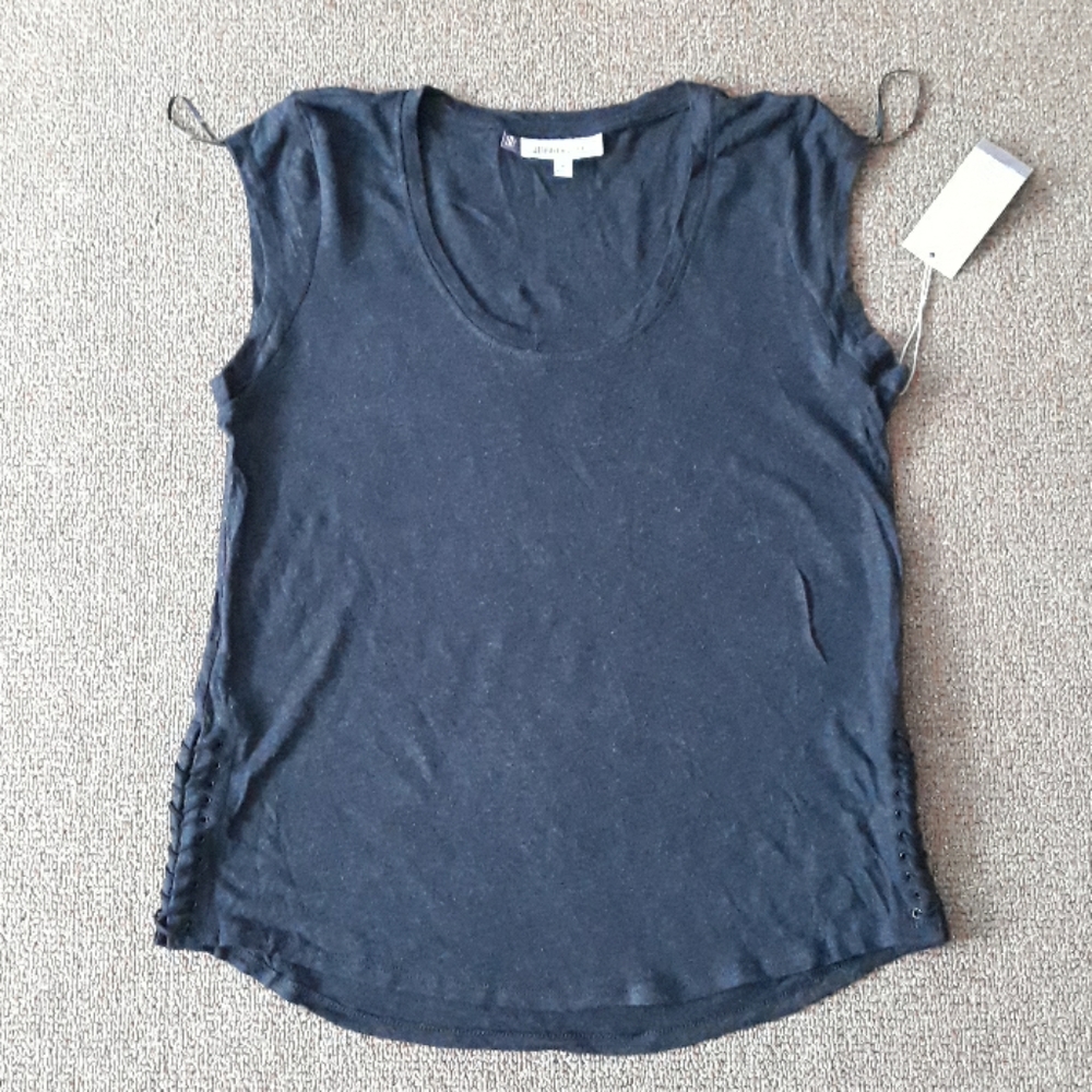 Blace tee with side lace up detail